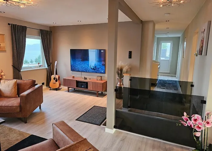 아파트 Newly Renovated In Beautiful Haramsoy 올레순